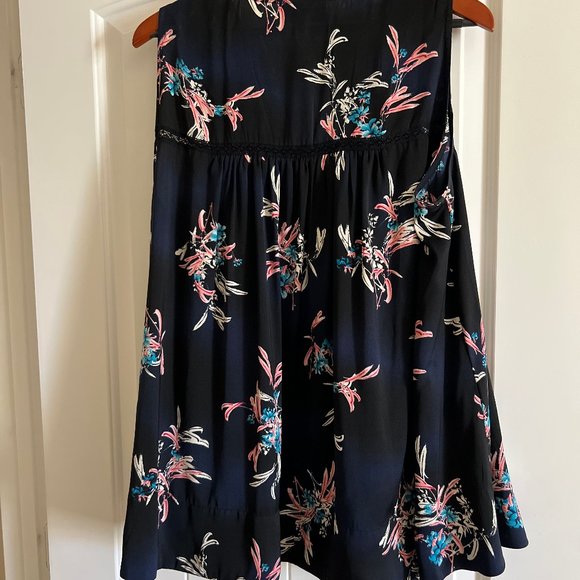 Lane Bryant Swing V-Neck Shell - Picture 3 of 5